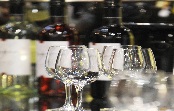 Vinhos e copos da feira Prowein